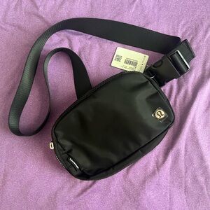 Lululemon Everywhere Belt Bag IL